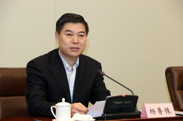 山东宣布监察部决定：济南市长杨鲁豫被开除