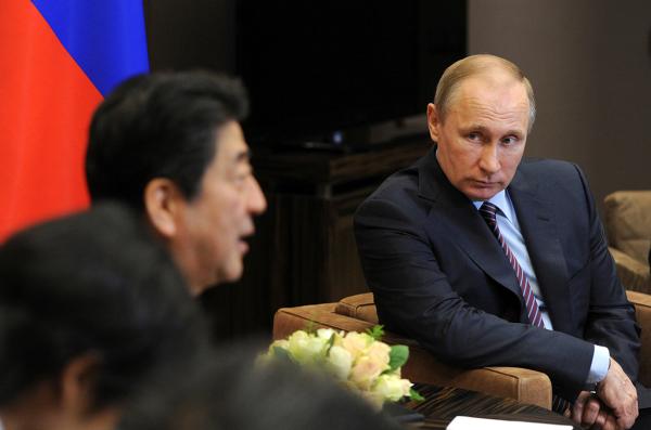 日媒：安倍拟在日俄领土谈判中让步，或为牵制中国