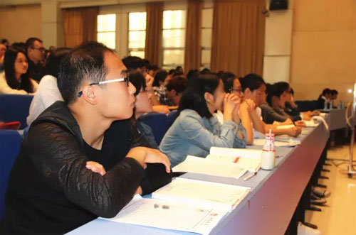俊卿在南昌大学讲课 勉励学生坚定四个自信