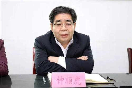 省委宣传部副部长钟顺虎来关庄镇道东村调研脱