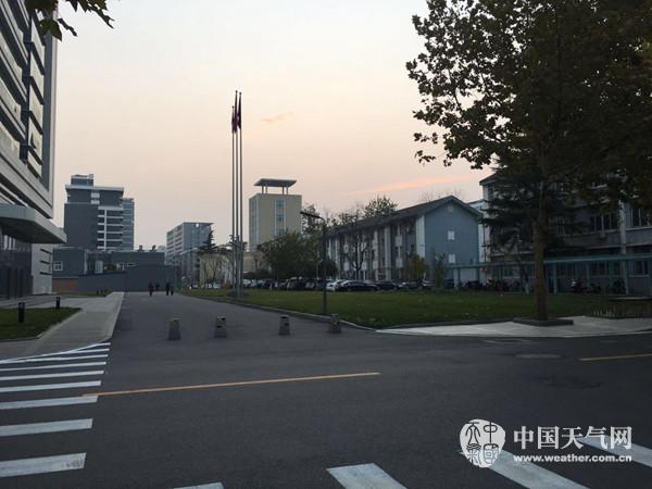 北京启动空气重污染橙色预警 中小幼停止户外活动