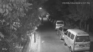 南京：男子砸19辆车偷走23元 一枚血指印让他现形