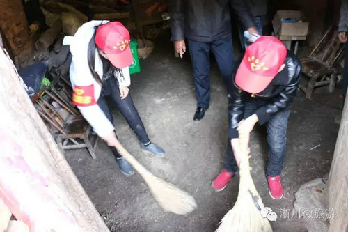 淅川县旅游局开展关爱孤寡老人助力精准扶贫爱