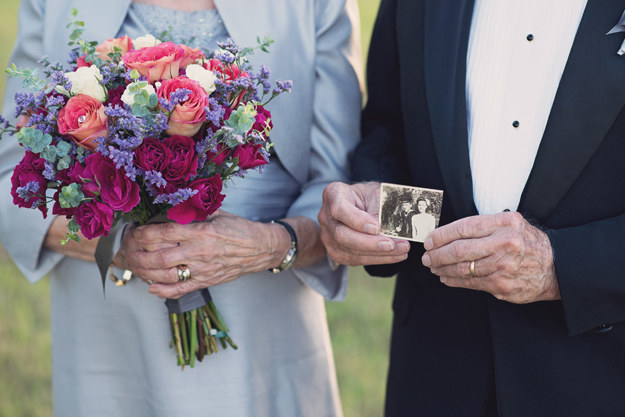 迟到了70年的婚纱照 90岁的爷爷奶奶再次当新人