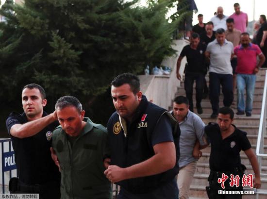 土耳其下令拘捕更多涉嫌与未遂政变有牵连学者
