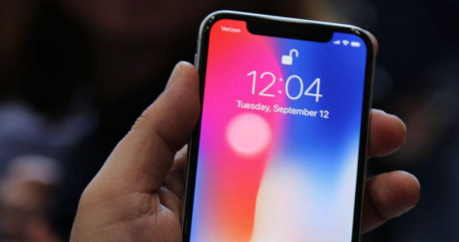 
美少女在苹果总部试玩iPhone X

