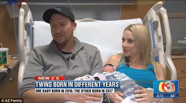 4对跨年双胞胎在美国出生 相差几分钟生日不同年