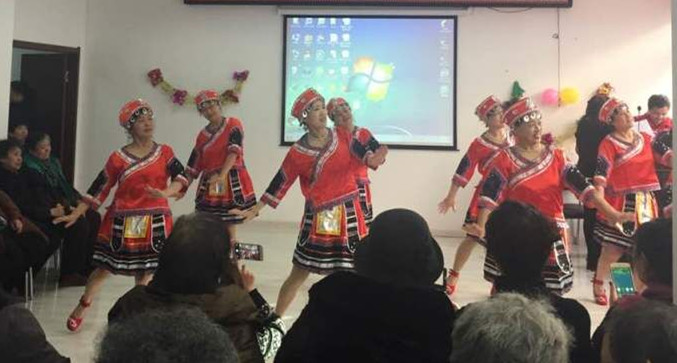 建绣社区迎新联欢会 居民乐淘淘