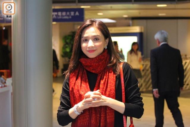 她是阔太也是不老港姐,49岁容貌似29岁(组图)