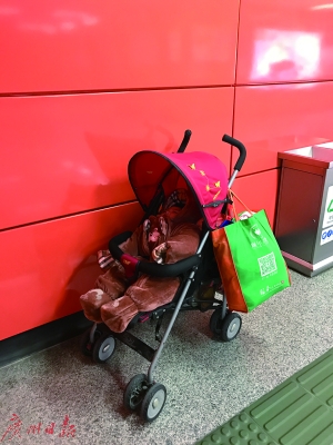 谁家男婴被弃地铁站？公安呼吁家长来认领！