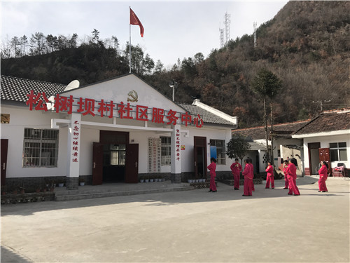 2000年人均工资_福州人均网购近2000元(2)