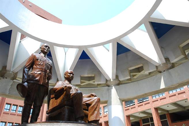 台湾中山大学成立专门单位讨论废除孙中山铜像