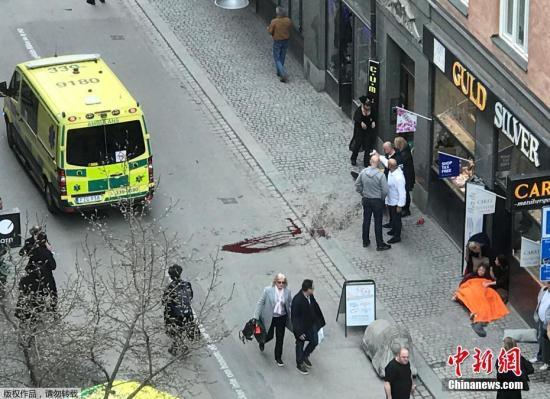 瑞典卡车冲撞人群致5死：疑似恐袭 邻国提高警戒