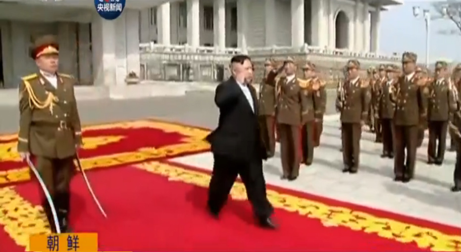 特写：阅兵仪式画面里的金正恩(高清组图)