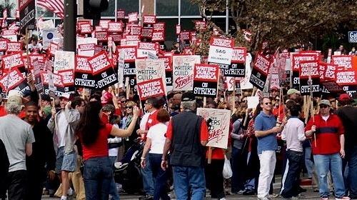 美国编剧工会通过罢工投票 五一前谈不拢将集体停工