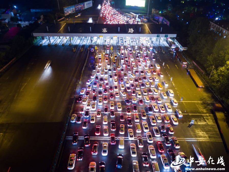 航拍合肥绕城高速五一返程高峰车辆拥堵似火龙