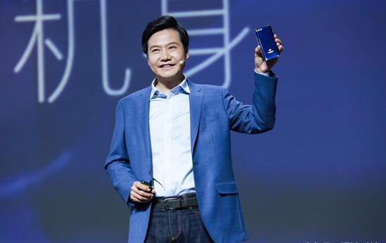 网友机场偶遇小米董事长雷军,还是熟悉的牛仔