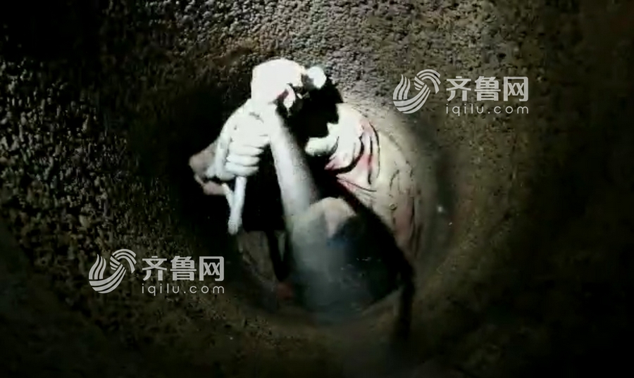 济南一女子坠入30米深井 被困7小时深夜被救出