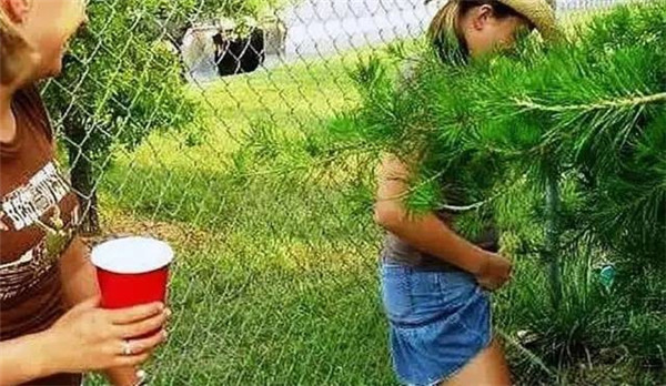 如果女生也站着小便?用品趣性女生图片