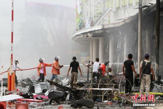 泰国度假地商场连发两起爆炸 上百车辆损毁60人伤