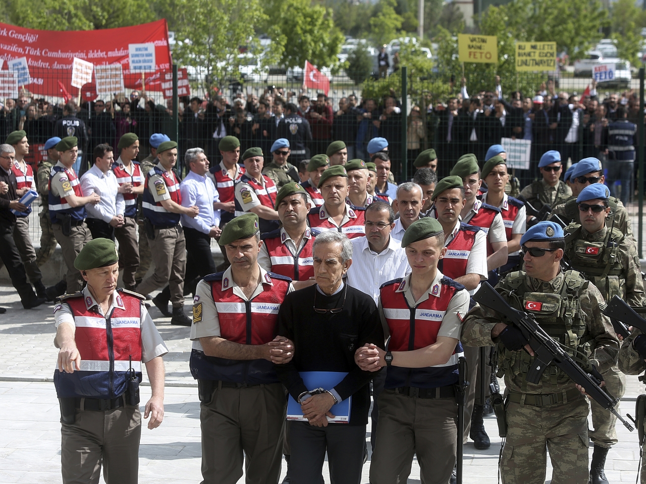 土耳其就未遂政变聆讯：逾200人被控 无人机巡逻