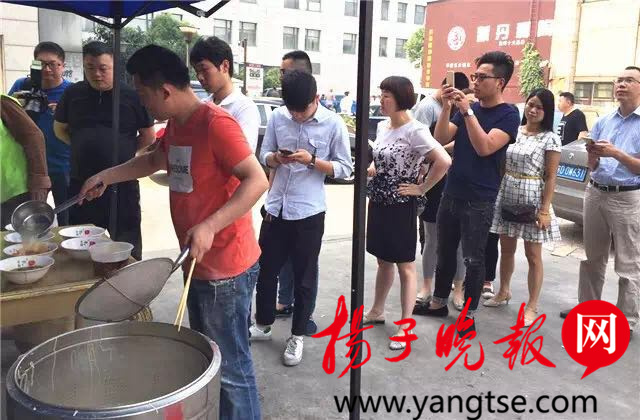 【转】凤凰暖新闻 父亲开面馆赚钱给娃治病 市民一天半“约面”上千碗 - 妙康居士 - 妙康居士~晴樵雪读的博客