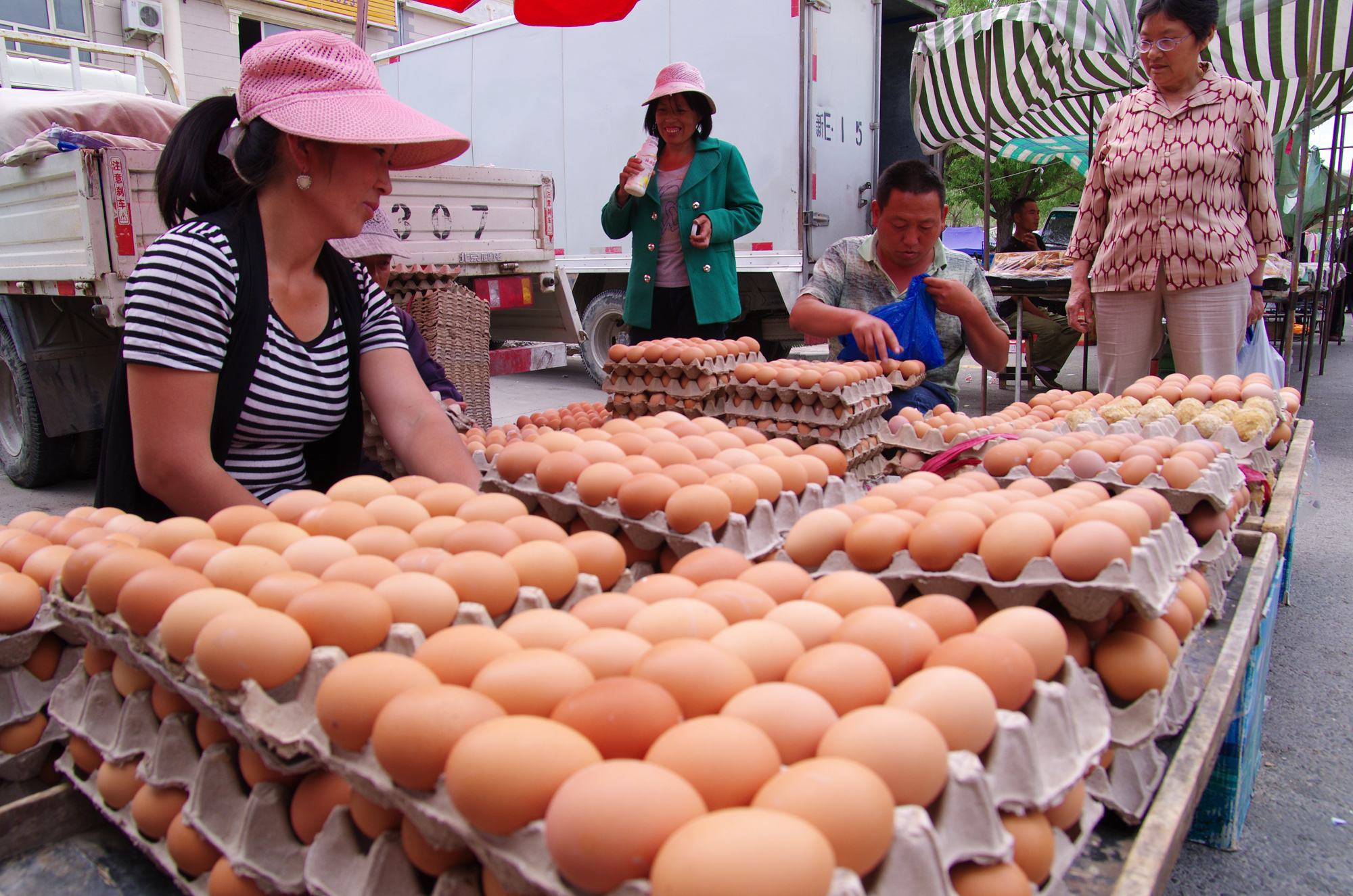 上海每斤鸡蛋创10年新低 市民：趁现在便宜多吃点