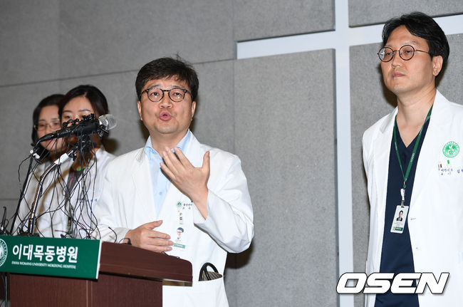 TOP服药过度生死未卜 母亲病房外守候一脸憔悴