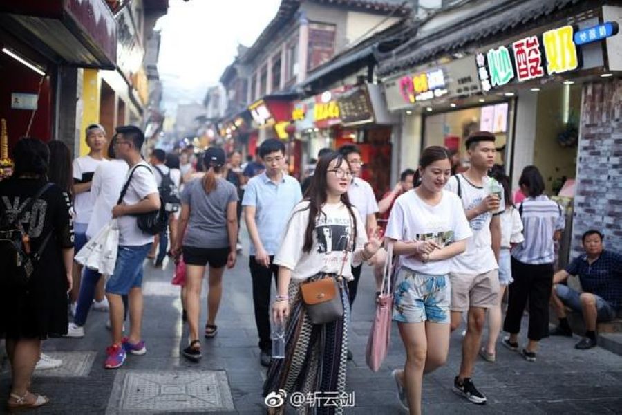 夏天的济南芙蓉街:美食,美景,美女