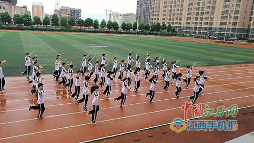 抚州临川二中戏曲广播体操走红网络(图)