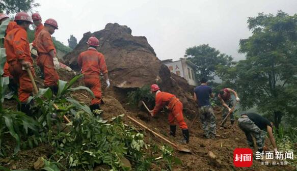 四川一村民被50吨石头砸中身亡 仅被救出上半身