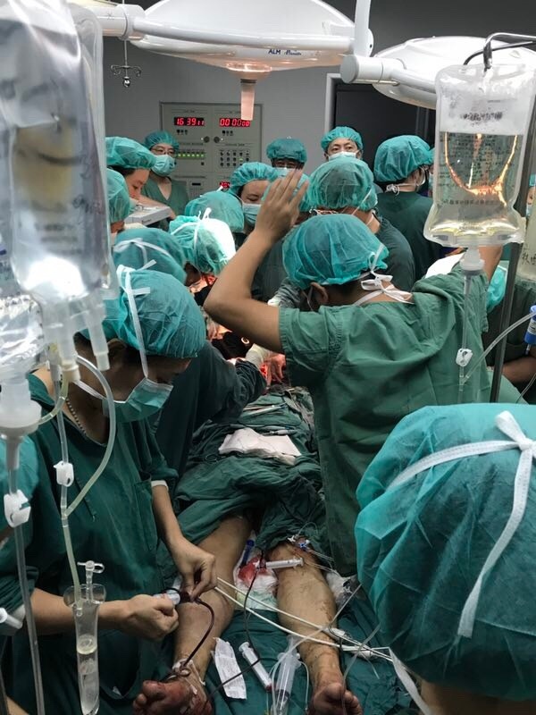 天津一医院超声科主任被患者砍伤 颈静脉破裂正抢救