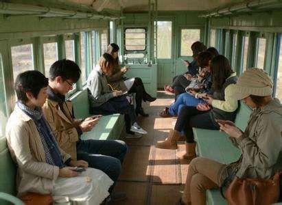 中国人沉迷手机程度全球第二 平均每天看手机
