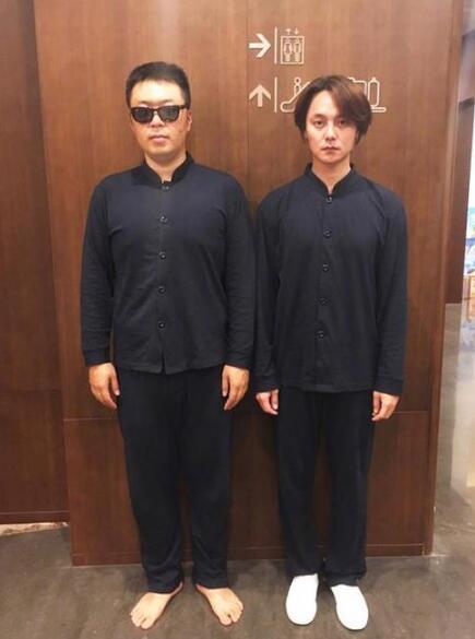 杜海涛和尹正穿同款合照：一个像大师一个像技师