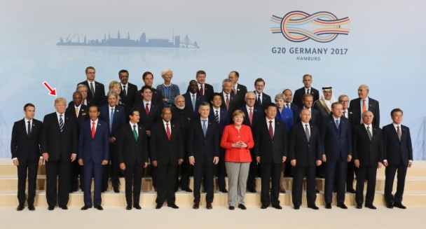 G20大合照美国遭罕见冷落 特朗普被安排“靠边站”