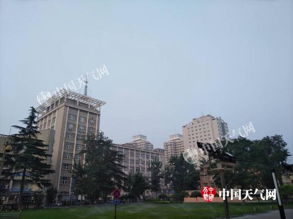 北京闷热天气将持续至3日 午后山区多对流性天气