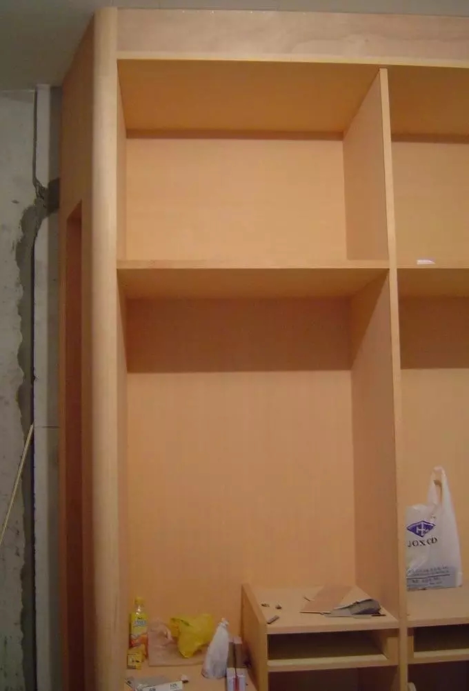 衣柜做到顶,如何衔接天花板?