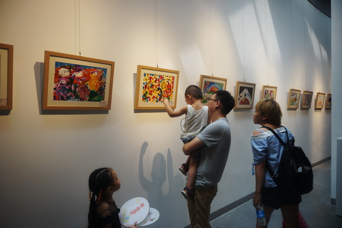 “寻找小梵高”国际儿童画展绽放国中美术馆