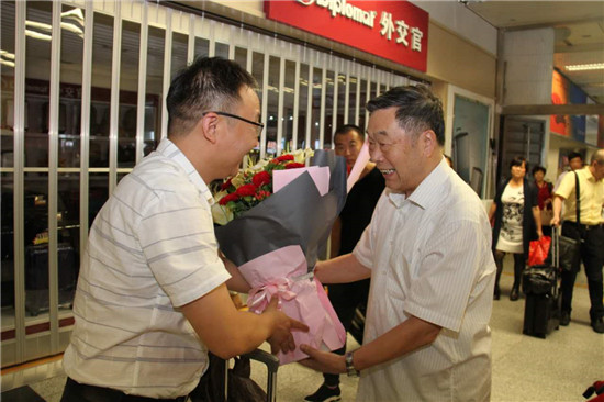 西安市中医医院全国名中医杨震教授载誉归来