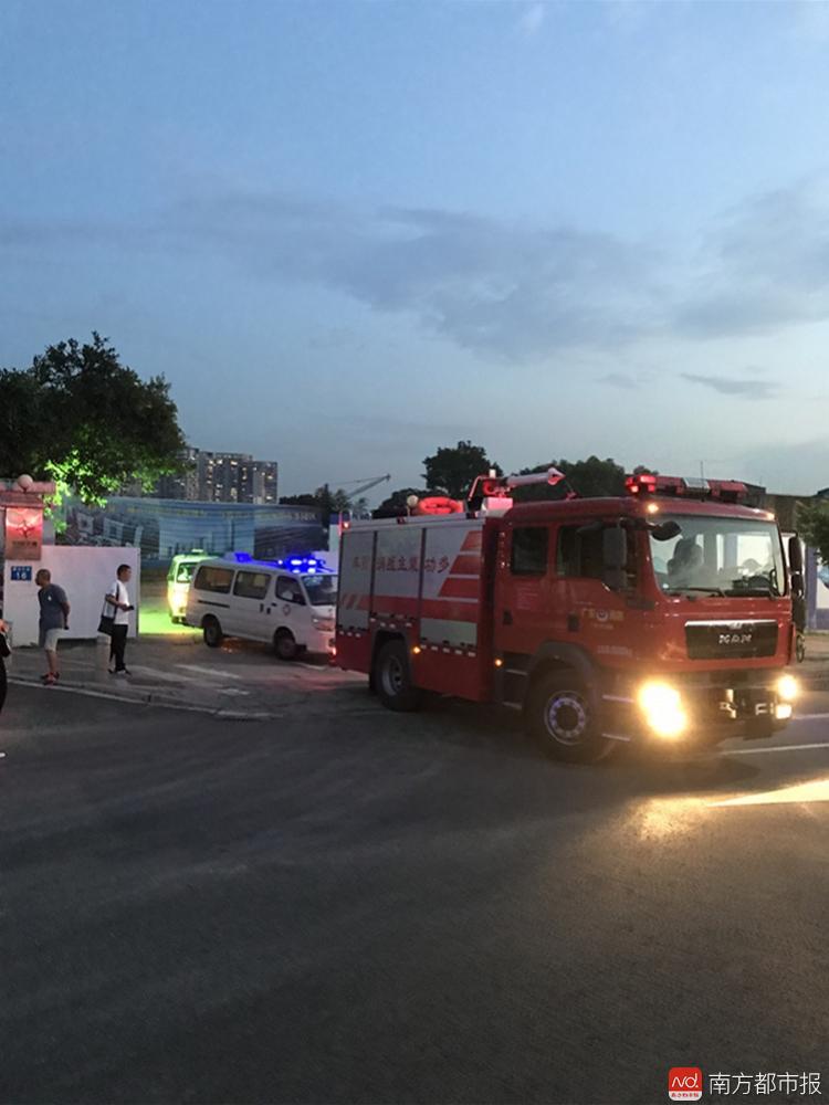 广州海珠区发生塔吊倾斜倒塌事故 致7死2伤