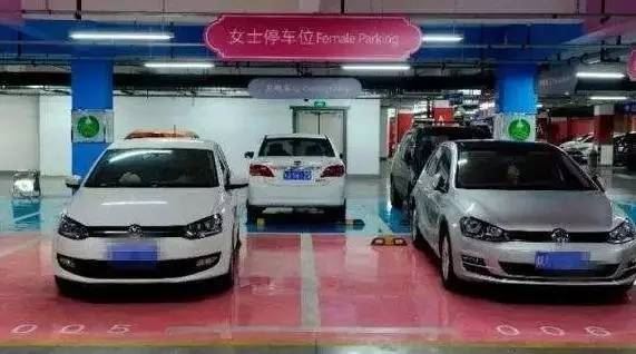 郑州现超贴心的女性专用车位 竟遭议论是歧视