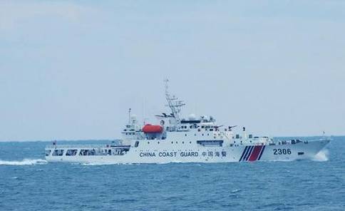 中国海警舰船编队7月25日在钓鱼岛领海巡航
