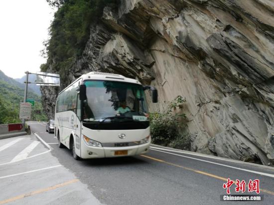 九寨沟县7.0级地震：31500名游客转移到安全地带