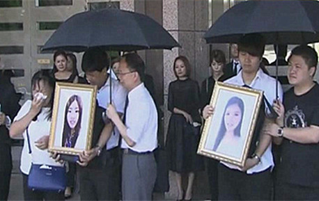 遇害中国姐妹葬礼在日举行 父亲大哭连称“不甘心”