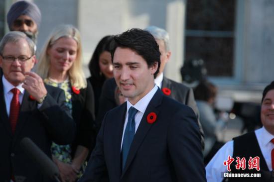 加拿大总理与爱尔兰总理共同参加同性恋大游行