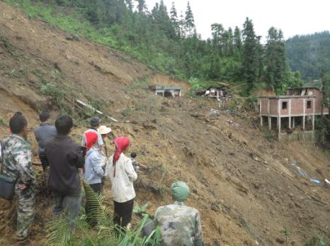 云南受“天鸽”影响发生泥石流 7户民房损毁6人失联
