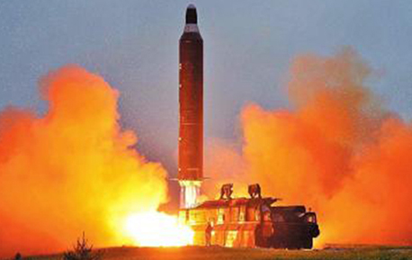 朝鲜再射导弹：射程2700km 呈战斗状穿越日本上空