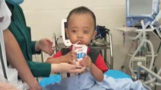 男子家中去世腐烂多日 2岁男童独守饿得奄奄一息