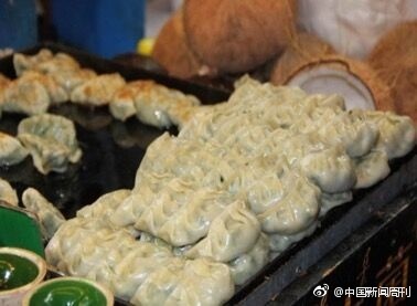 杭州煎饺大妈：我一年挣百万 能看得上你一块钱？