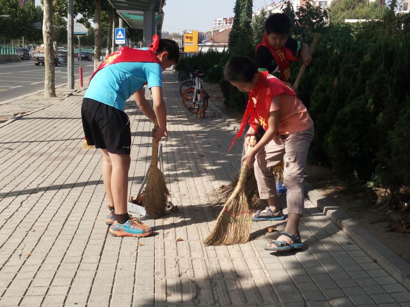 中韩小学开展文明创城志愿者服务活动